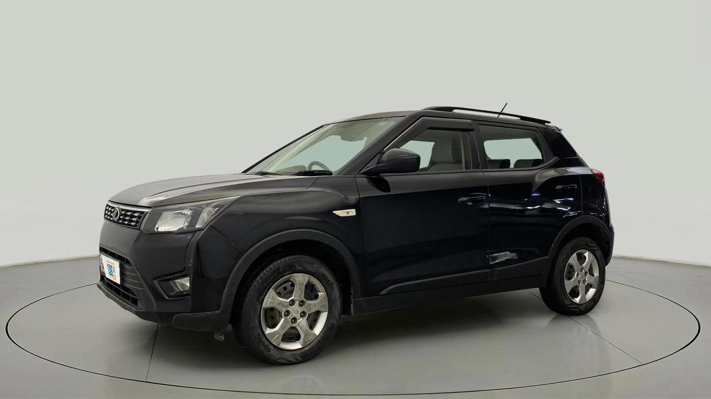 2019 Mahindra XUV300 W6 1.5 DIESEL, Diesel, Manual, 99,926 km, Left Front Diagonal