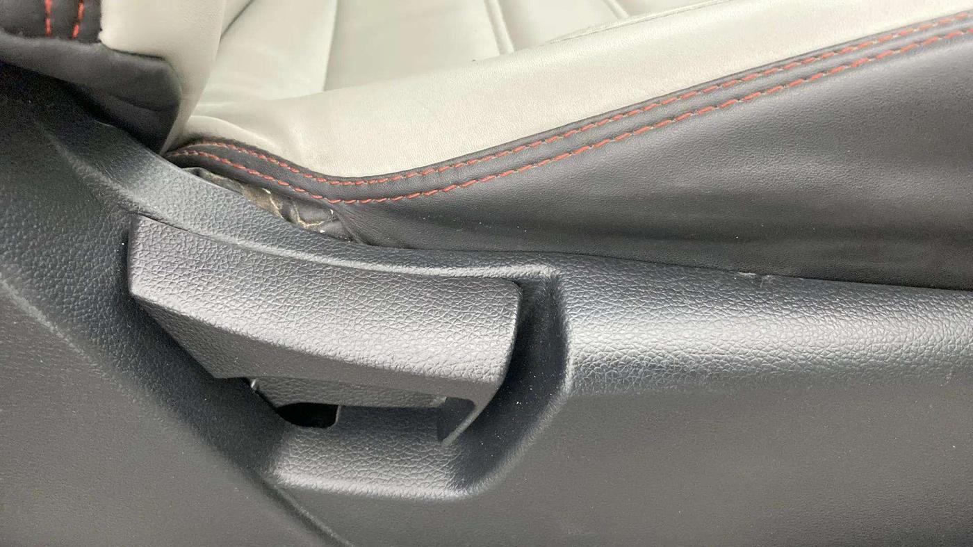 2019 Mahindra XUV300 W6 1.5 DIESEL, Diesel, Manual, 99,926 km, Driver Side Adjustment Panel