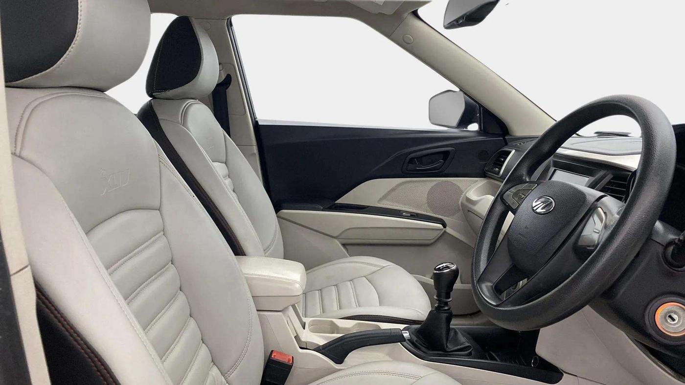 2019 Mahindra XUV300 W6 1.5 DIESEL, Diesel, Manual, 99,926 km, Right Side Front Door Cabin