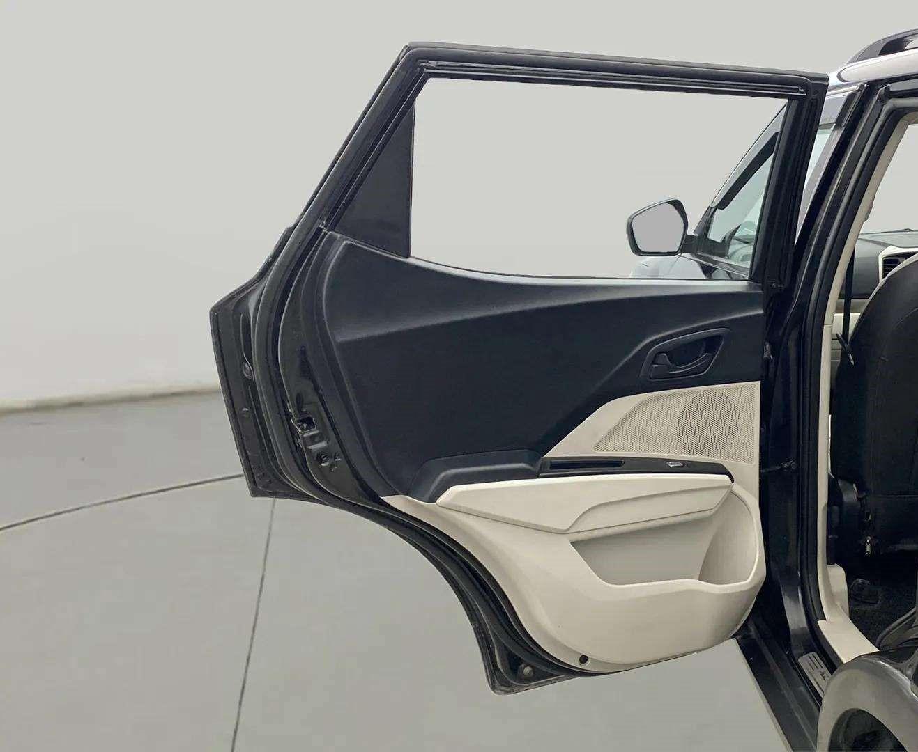 2019 Mahindra XUV300 W6 1.5 DIESEL, Diesel, Manual, 99,926 km, LHS Rear Door