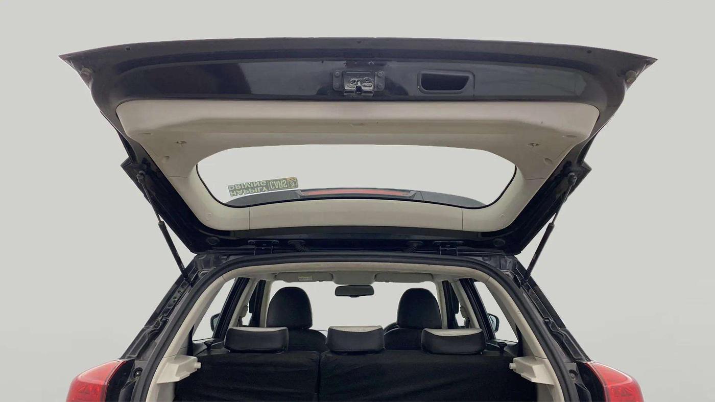 2019 Mahindra XUV300 W6 1.5 DIESEL, Diesel, Manual, 99,926 km, Boot Door Open