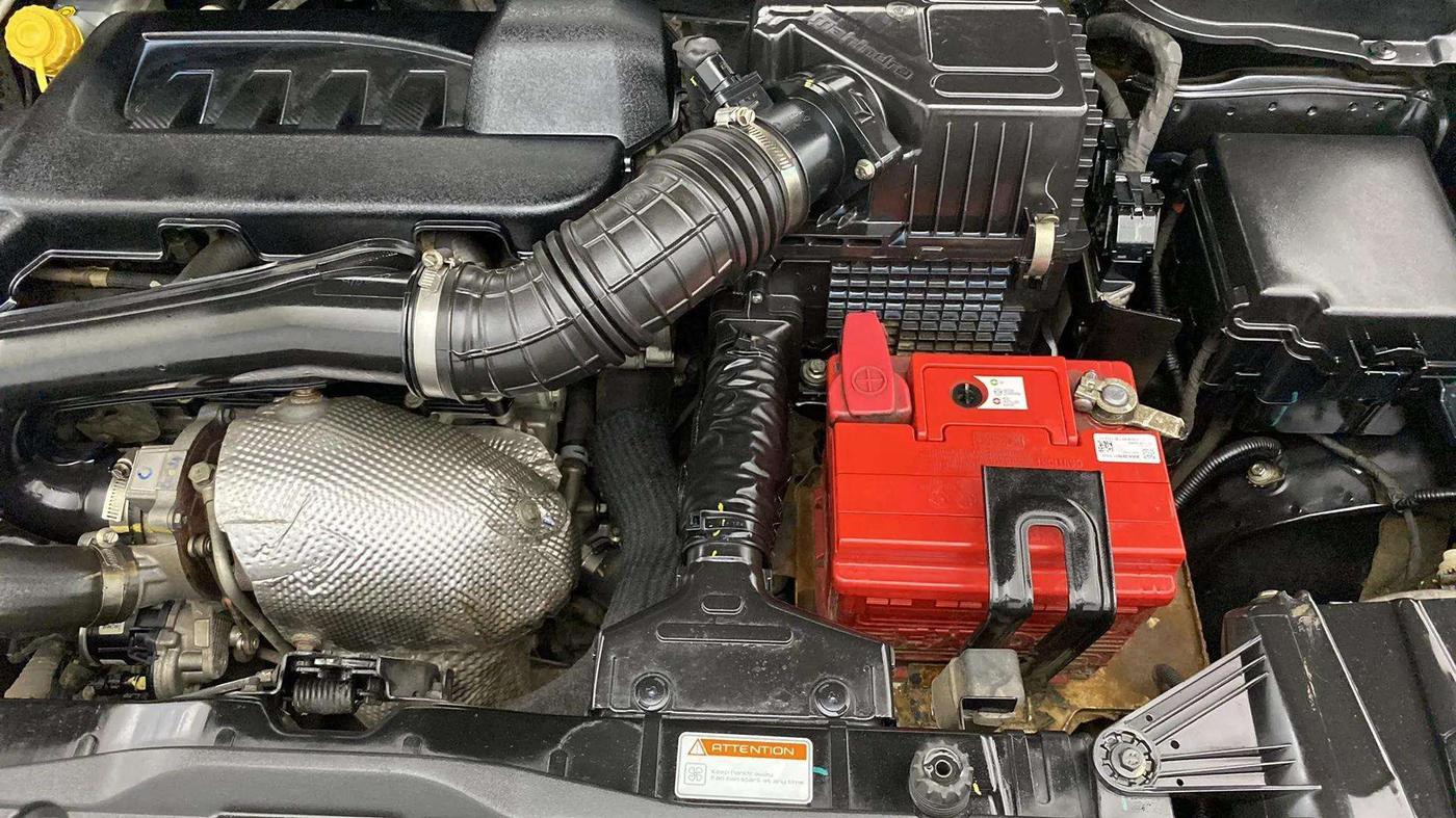 2019 Mahindra XUV300 W6 1.5 DIESEL, Diesel, Manual, 99,926 km, Engine View - Left