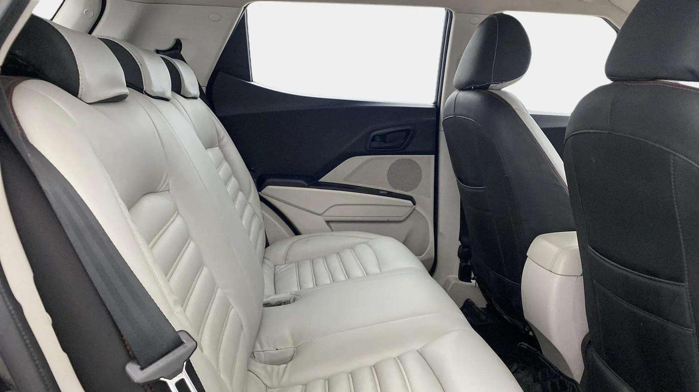 2019 Mahindra XUV300 W6 1.5 DIESEL, Diesel, Manual, 99,926 km, Right Side Rear Door Cabin