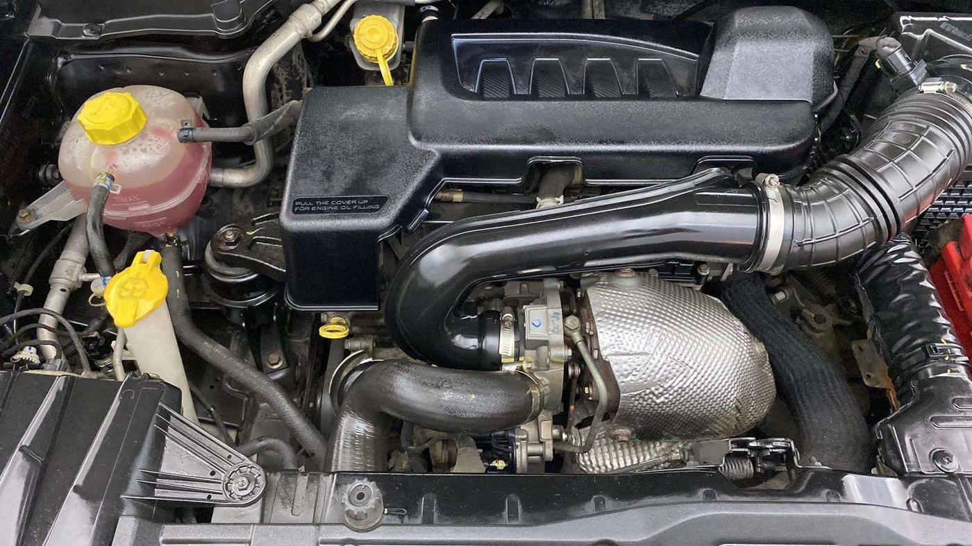 2019 Mahindra XUV300 W6 1.5 DIESEL, Diesel, Manual, 99,926 km, Engine View - Right