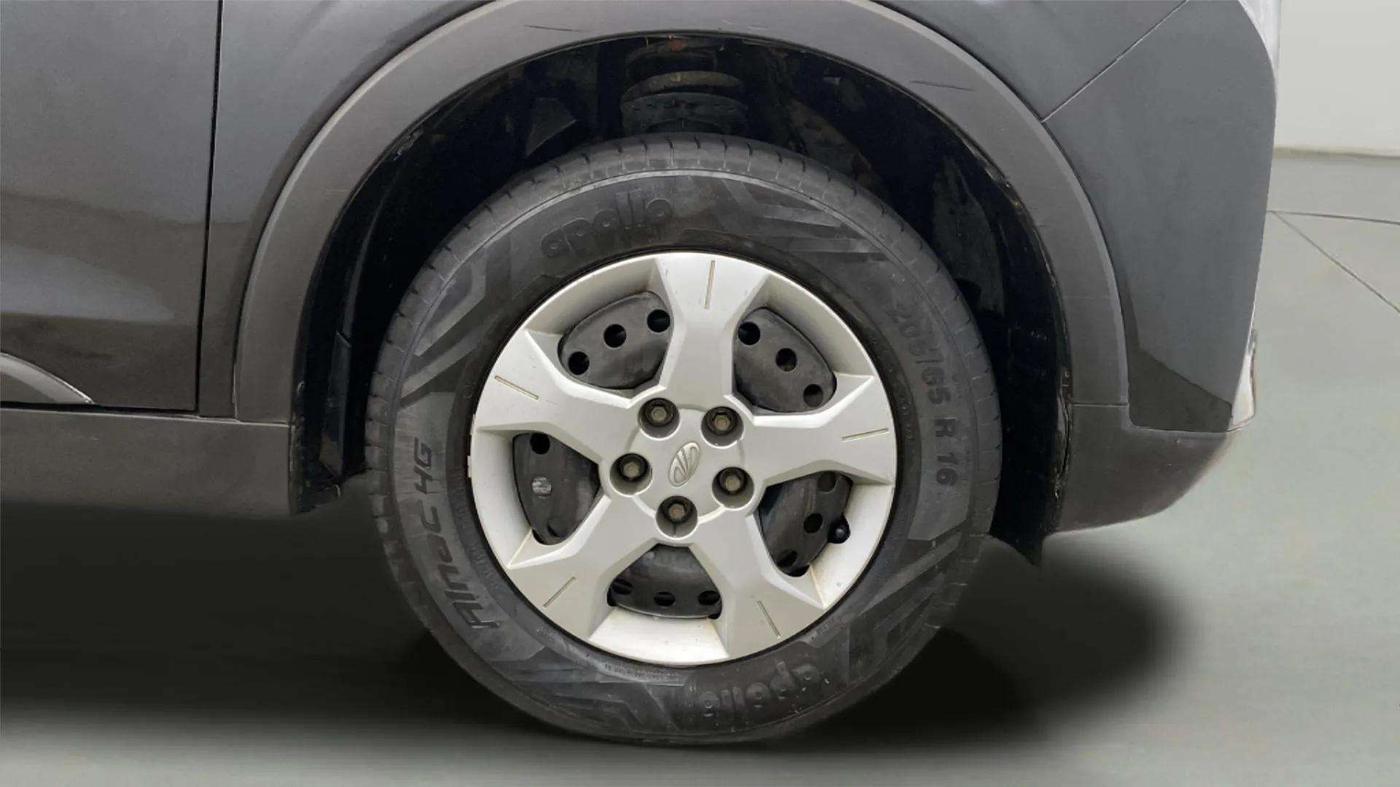 2019 Mahindra XUV300 W6 1.5 DIESEL, Diesel, Manual, 99,926 km, Right Front Wheel