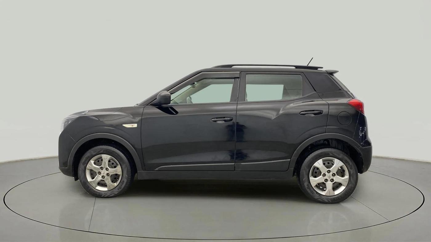 2019 Mahindra XUV300 W6 1.5 DIESEL, Diesel, Manual, 99,926 km, Left Side