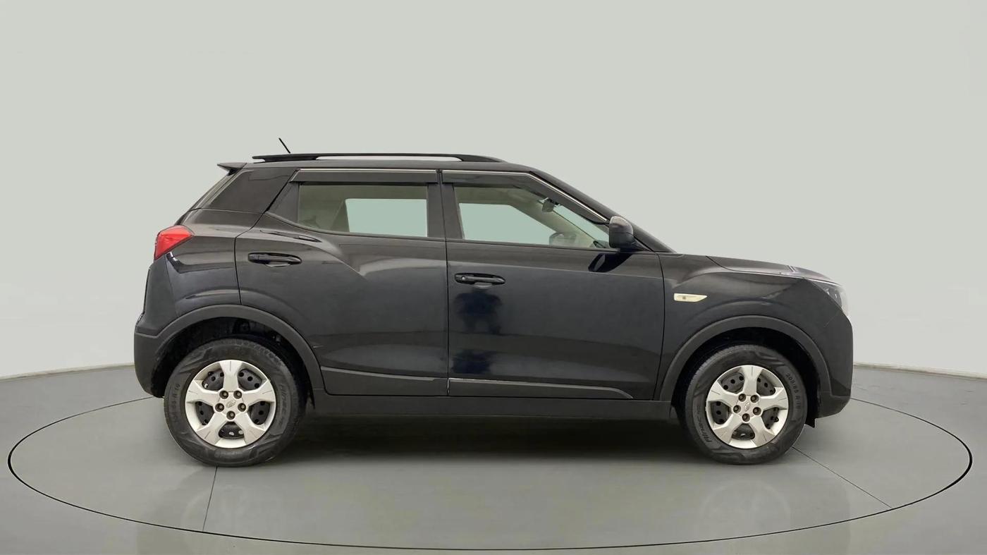 2019 Mahindra XUV300 W6 1.5 DIESEL, Diesel, Manual, 99,926 km, Right Side View