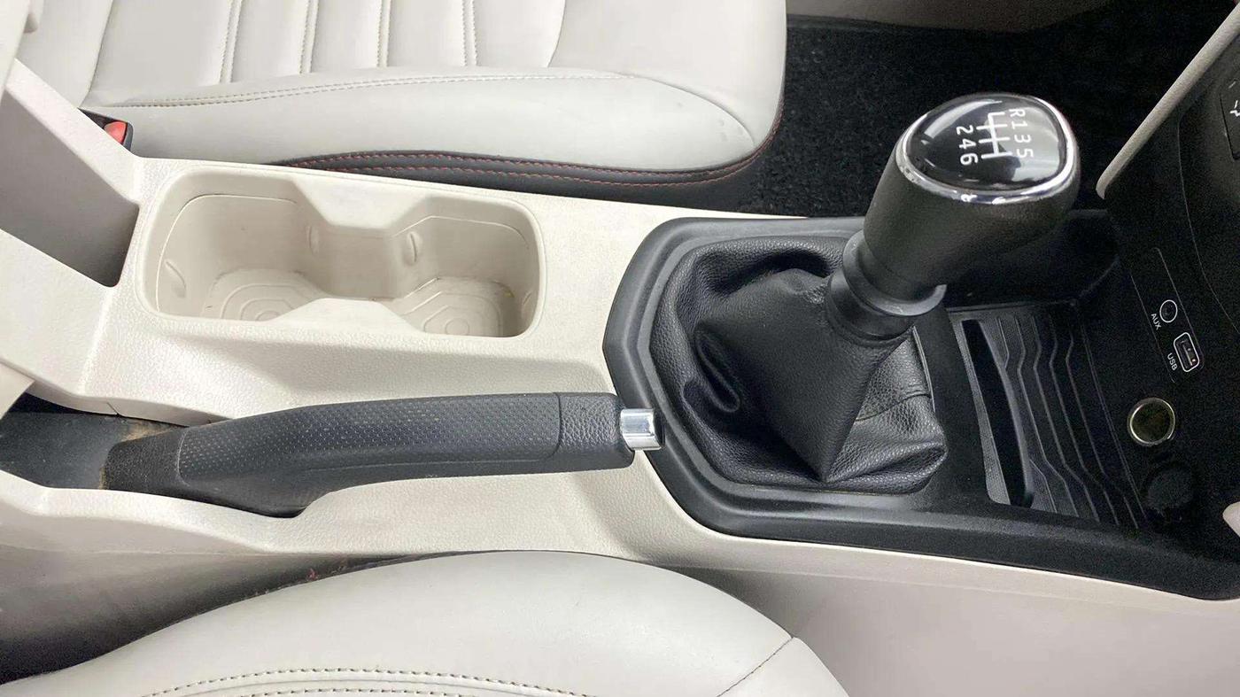 2019 Mahindra XUV300 W6 1.5 DIESEL, Diesel, Manual, 99,926 km, Gear Lever