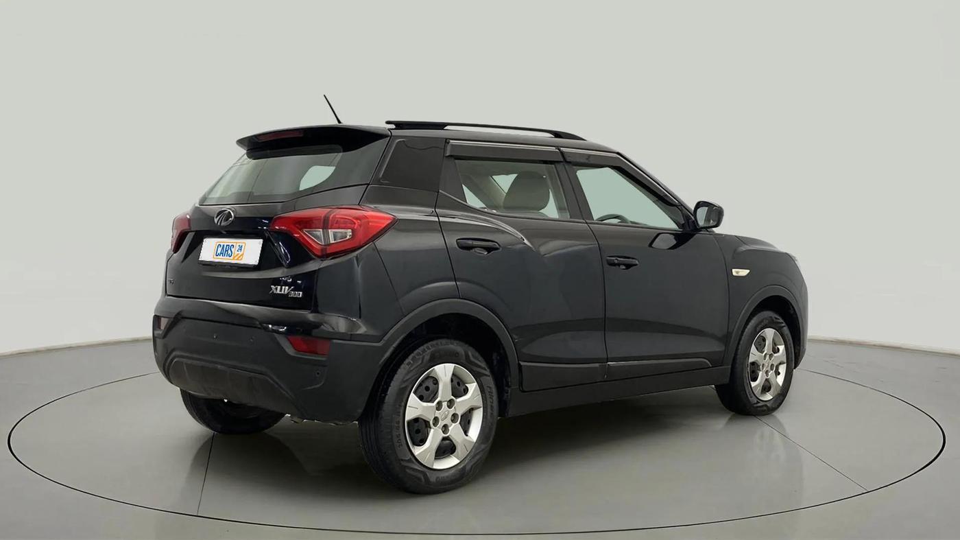 2019 Mahindra XUV300 W6 1.5 DIESEL, Diesel, Manual, 99,926 km, Right Back Diagonal