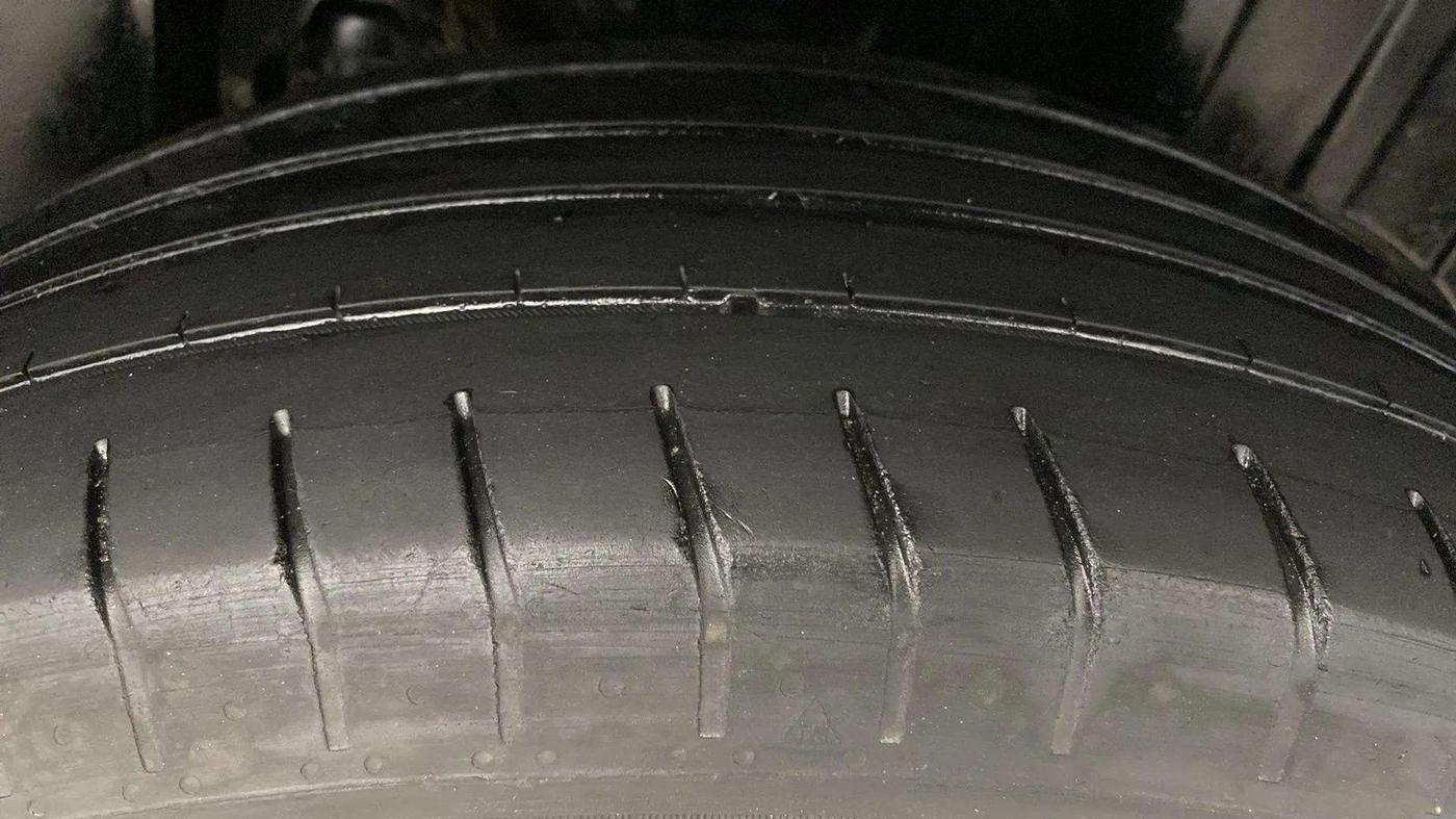 2019 Mahindra XUV300 W6 1.5 DIESEL, Diesel, Manual, 99,926 km, Left Rear Tyre Tread