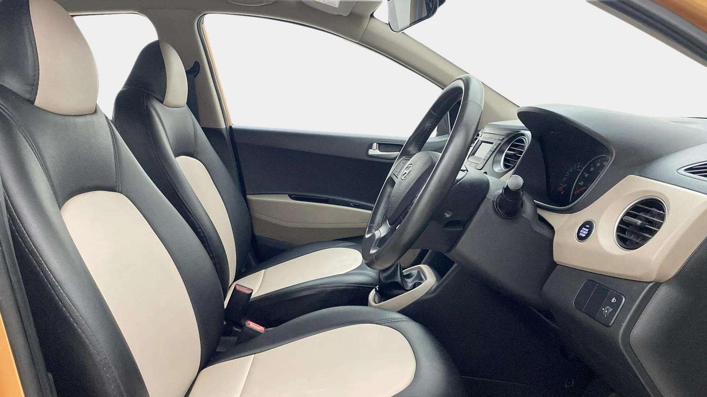 2016 Hyundai Grand i10 ASTA (O) 1.2 KAPPA VTVT, Petrol, Manual, 17,535 km, Right Side Front Door Cabin