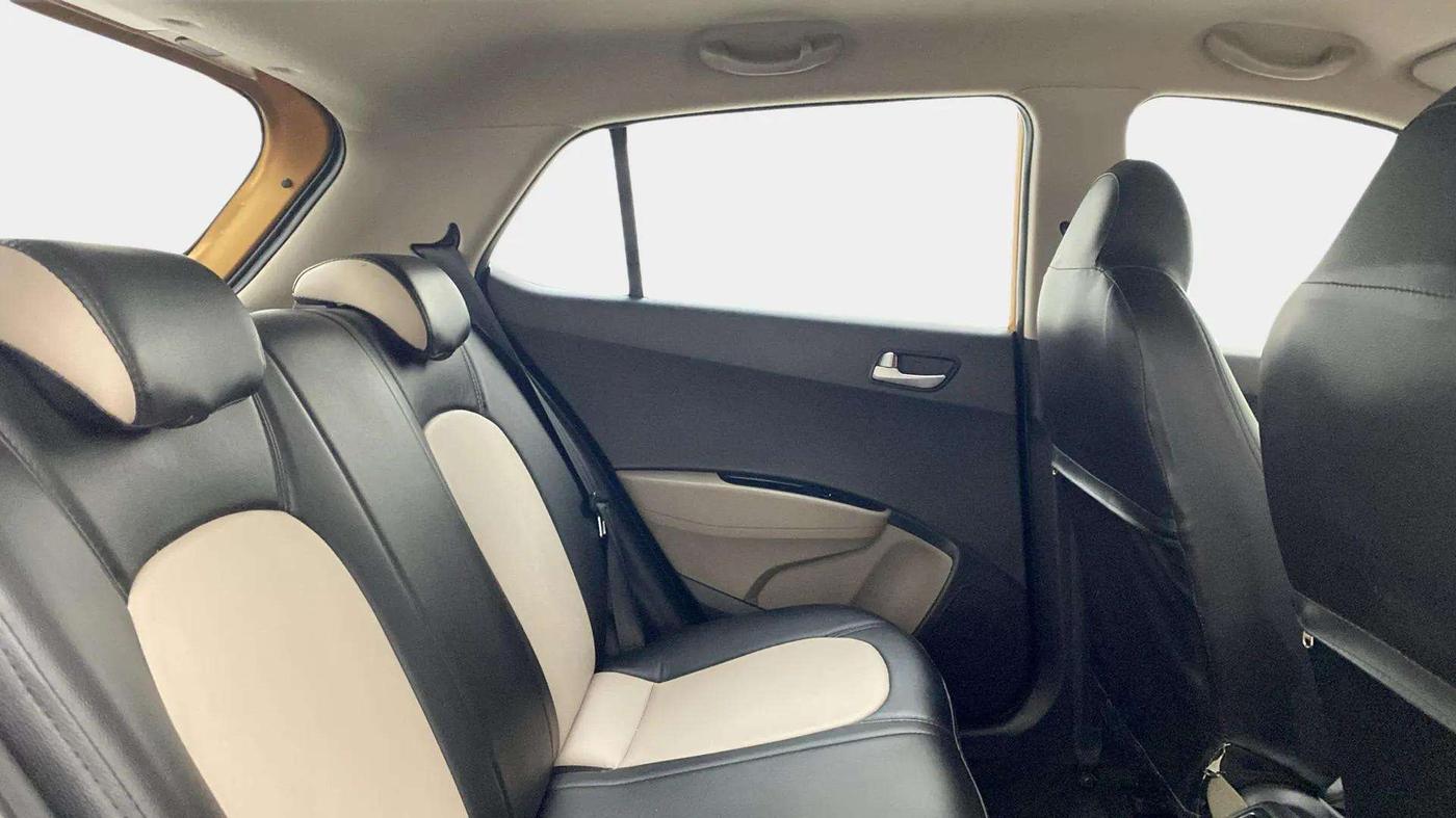 2016 Hyundai Grand i10 ASTA (O) 1.2 KAPPA VTVT, Petrol, Manual, 17,535 km, Right Side Rear Door Cabin