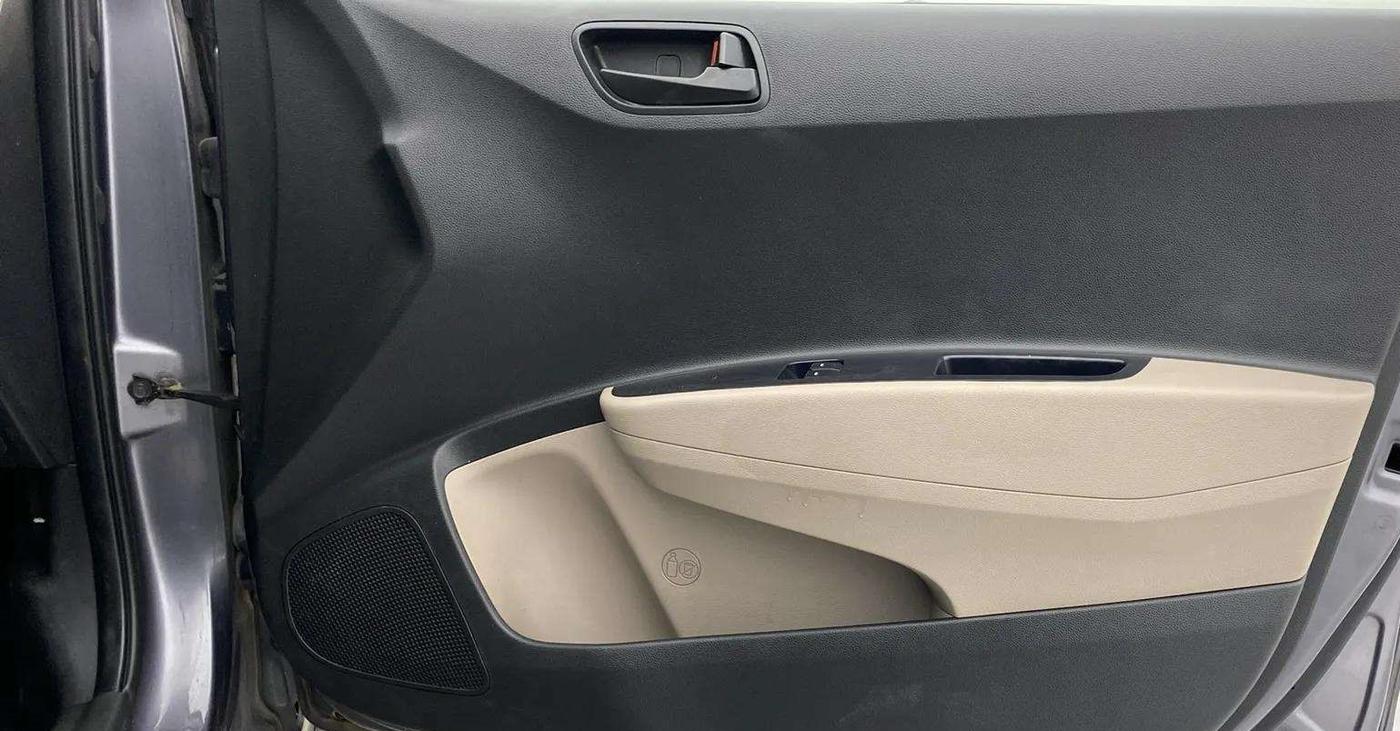 2019 Hyundai Grand i10 ERA 1.2 KAPPA VTVT, Petrol, Manual, 32,685 km, Driver Side Door Panels Control