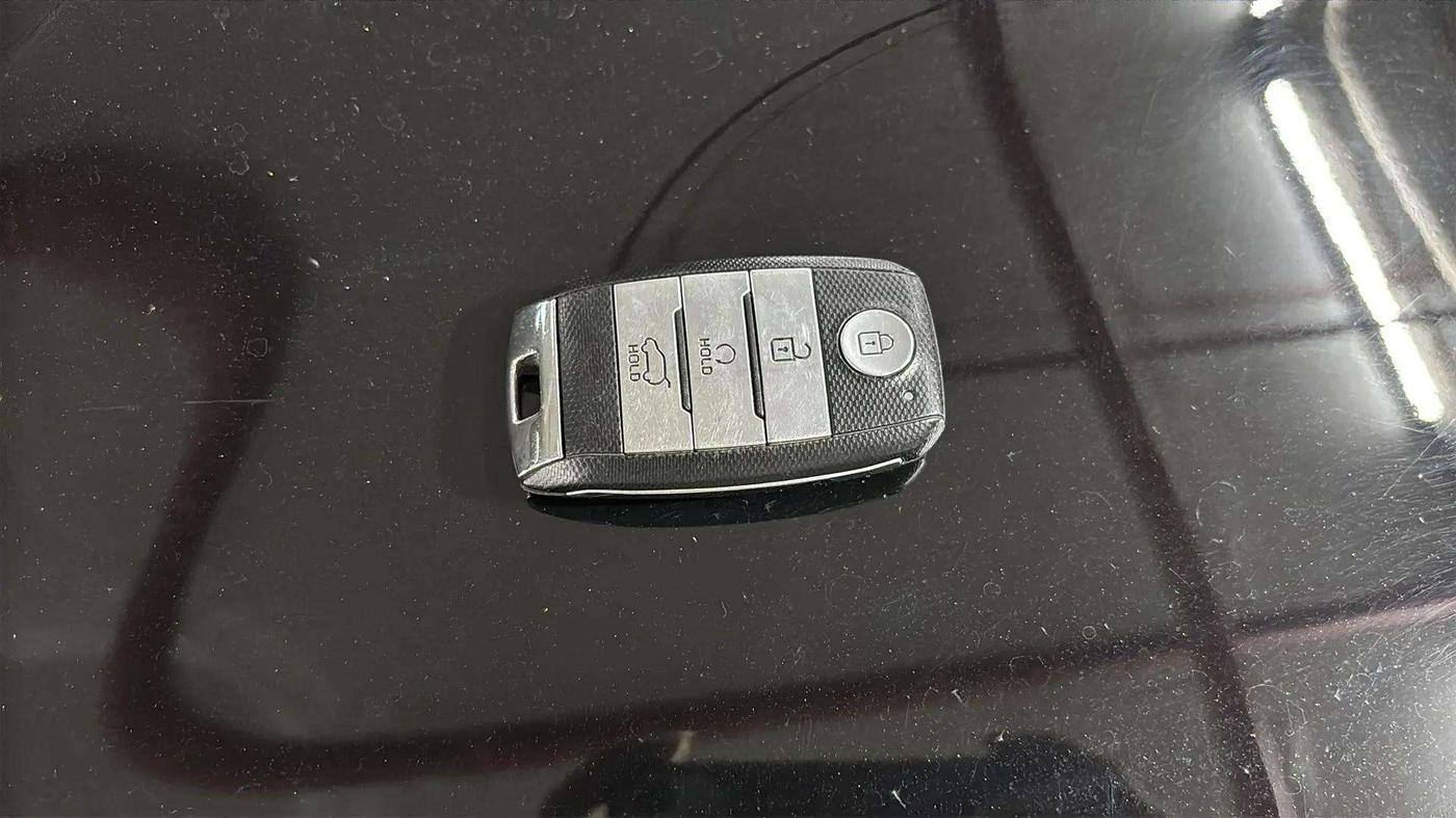 2022 KIA SONET HTK PLUS 1.0 IMT, Petrol, Manual, 39,809 km, Key Close Up