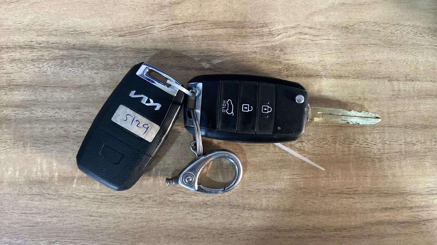 2023 KIA SELTOS HTE 1.5D IMT, Diesel, Manual, 56,150 km, Key Close Up