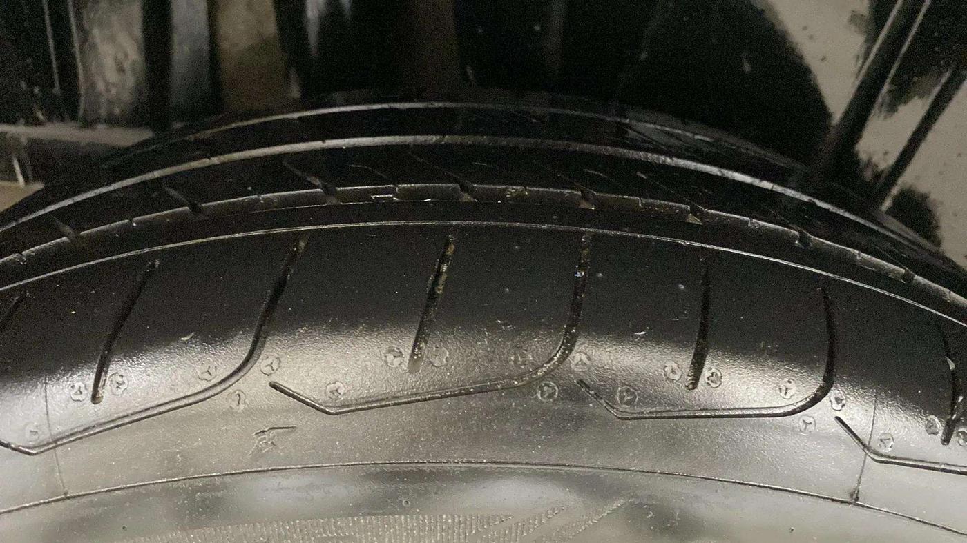 2022 Maruti XL6 ALPHA AT, Petrol, Automatic, 90,841 km, Right Rear Tyre Tread