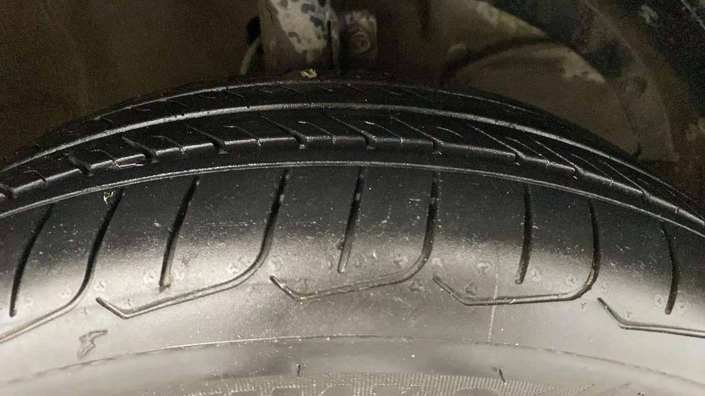 2022 Maruti XL6 ALPHA AT, Petrol, Automatic, 90,841 km, Right Front Tyre Tread