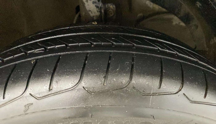 2022 Maruti XL6 ALPHA AT, Petrol, Automatic, 90,841 km, Right Front Tyre Tread