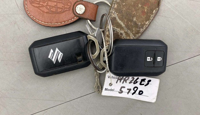 2022 Maruti XL6 ALPHA AT, Petrol, Automatic, 90,841 km, Key Close Up