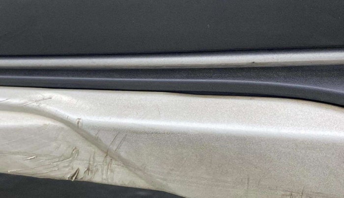 2022 Maruti XL6 ALPHA AT, Petrol, Automatic, 90,841 km, Left running board - Minor scratches
