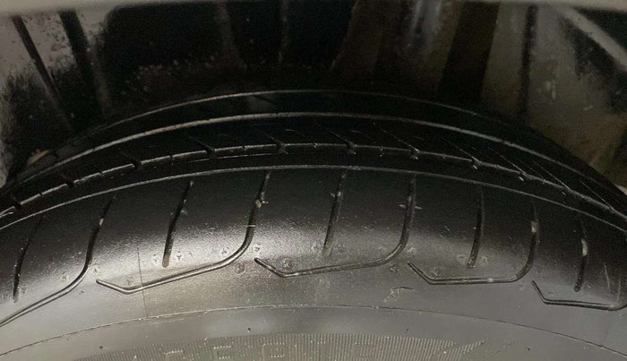 2022 Maruti XL6 ALPHA AT, Petrol, Automatic, 90,841 km, Left Rear Tyre Tread