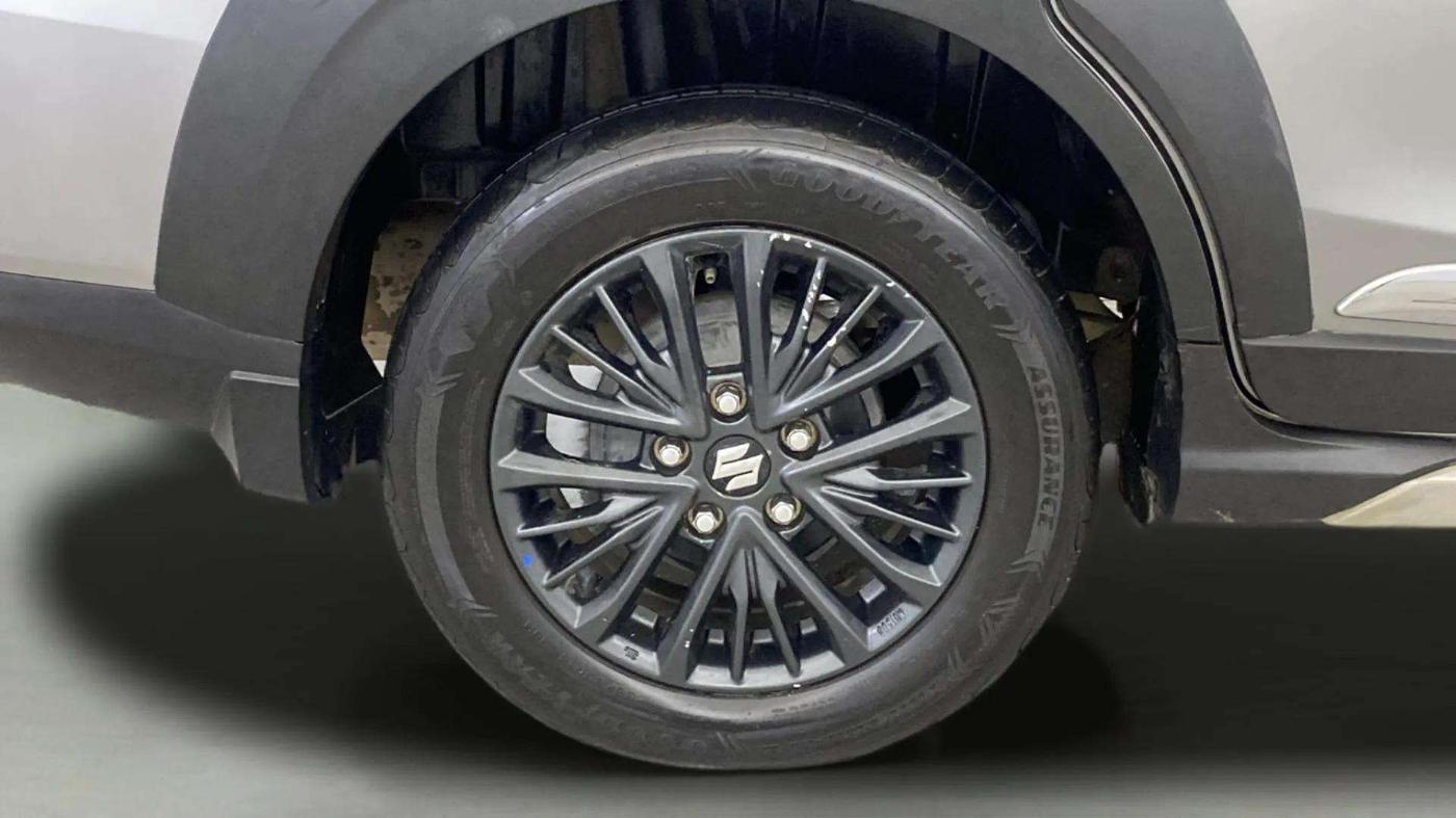 2022 Maruti XL6 ALPHA AT, Petrol, Automatic, 90,841 km, Right Rear Wheel