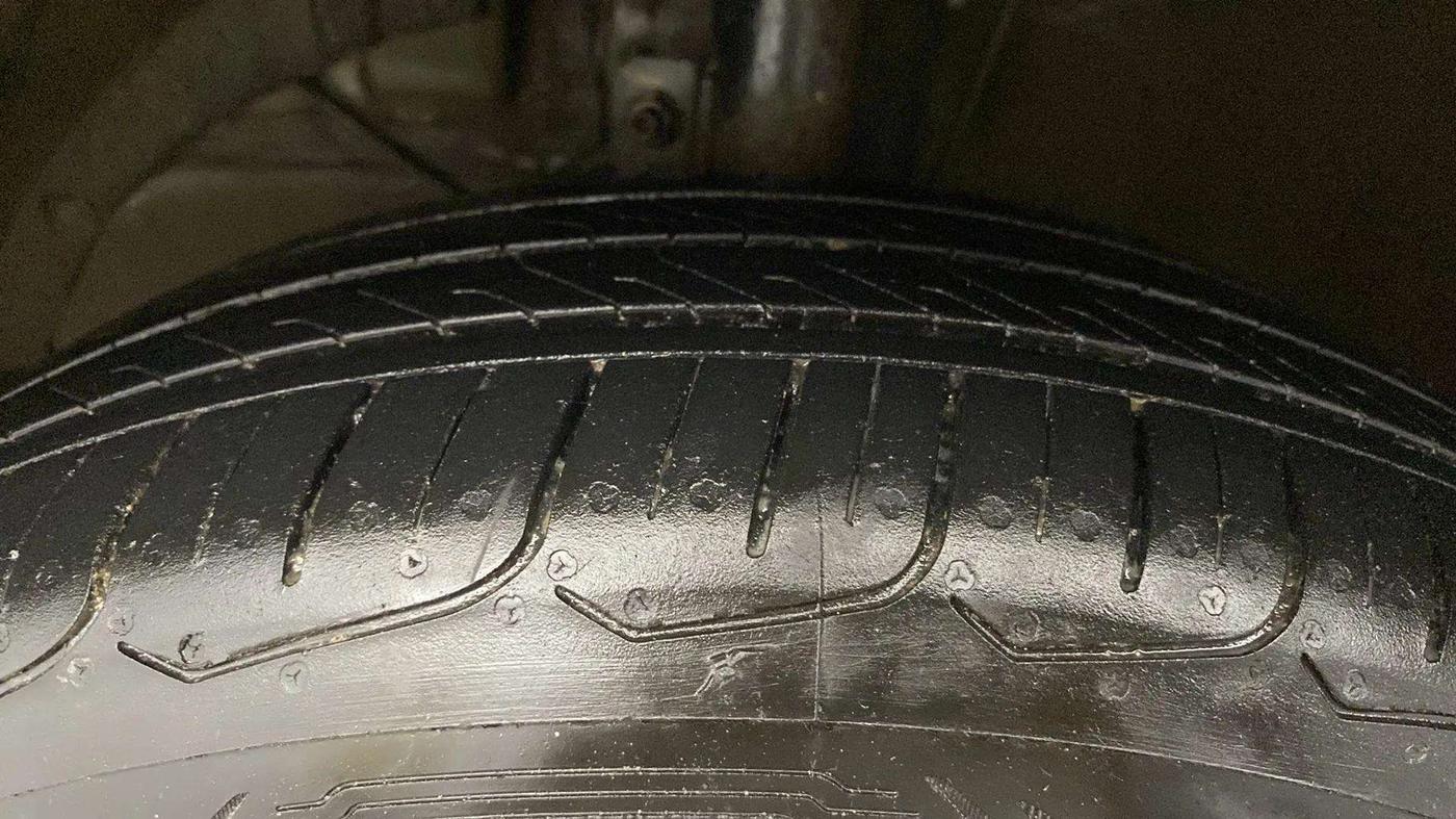 2022 Maruti XL6 ALPHA AT, Petrol, Automatic, 90,841 km, Left Front Tyre Tread