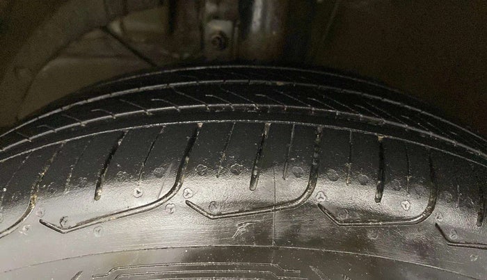 2022 Maruti XL6 ALPHA AT, Petrol, Automatic, 90,841 km, Left Front Tyre Tread