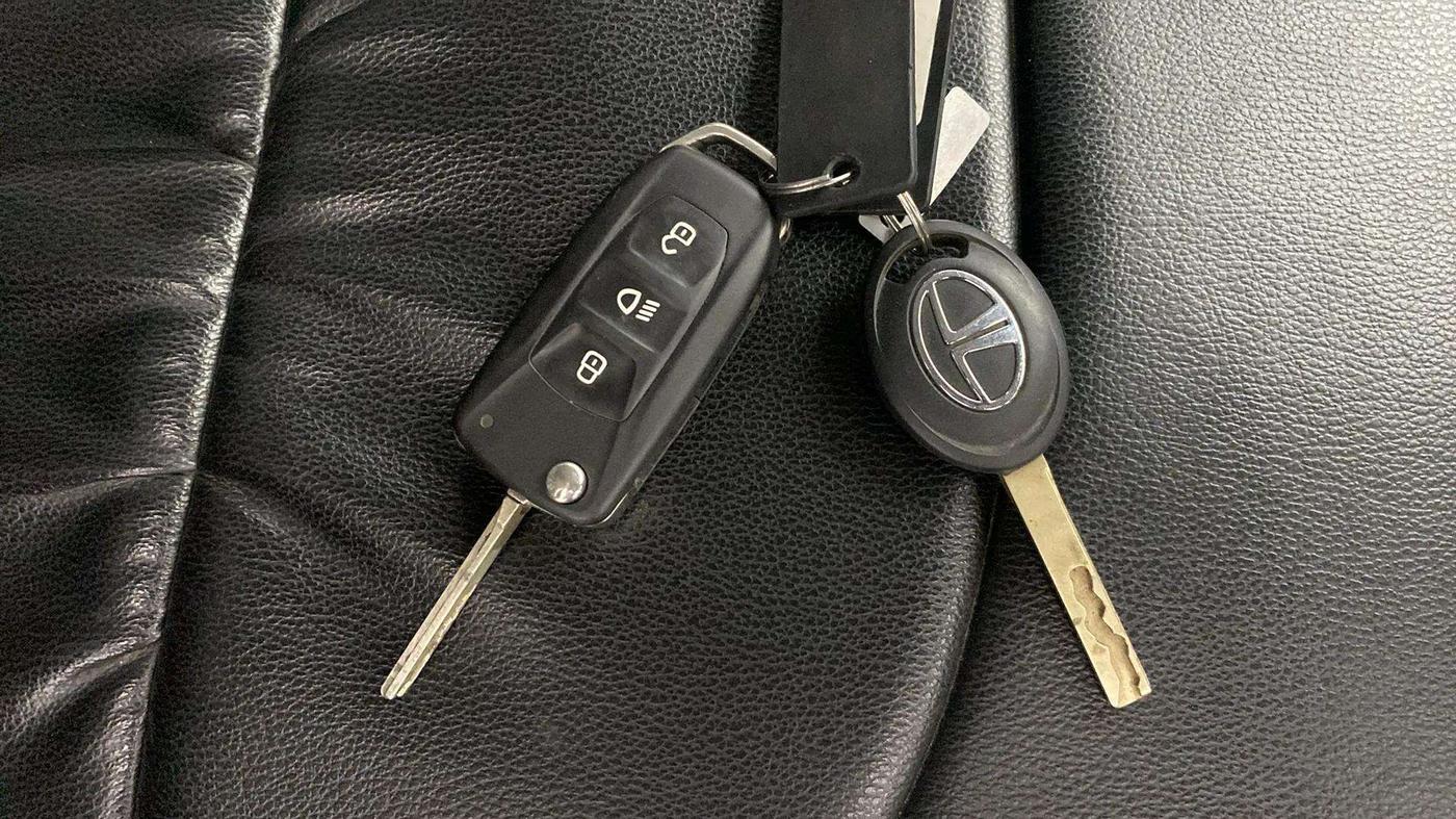 2022 Tata NEXON XM PETROL, Petrol, Manual, 13,492 km, Key Close Up