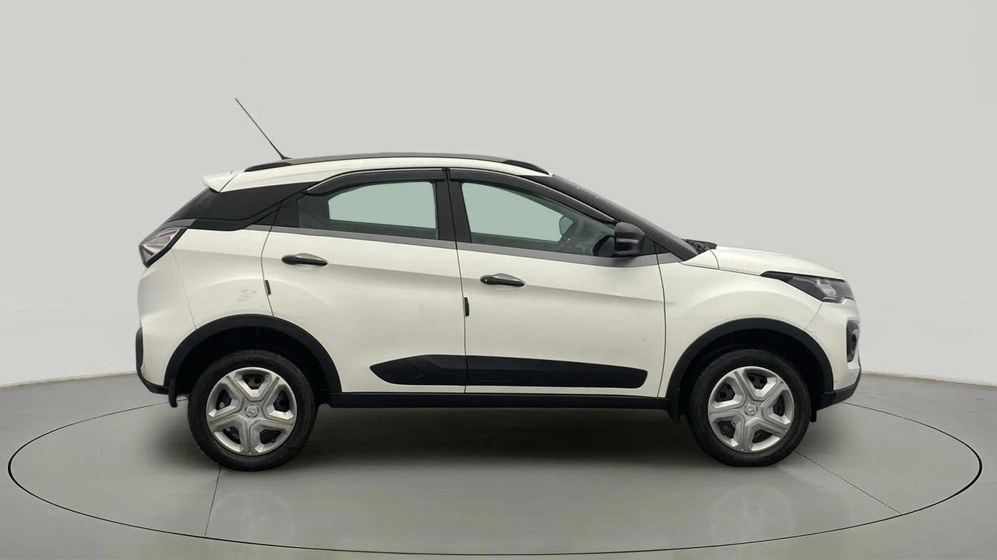 2022 Tata NEXON XM PETROL, Petrol, Manual, 13,492 km, Right Side View