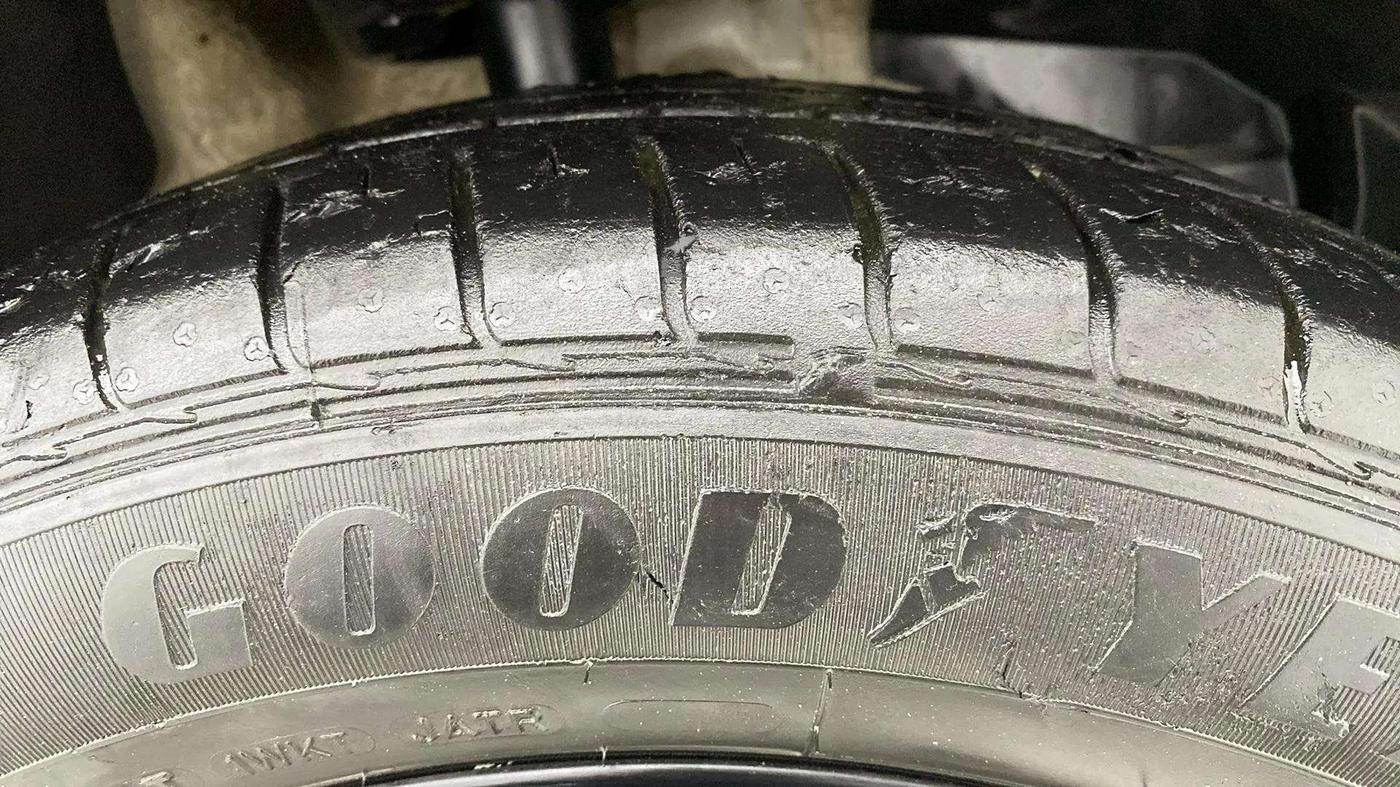 2020 MG HECTOR SHARP 1.5 DCT PETROL, Petrol, Automatic, 35,778 km, Right Front Tyre Tread