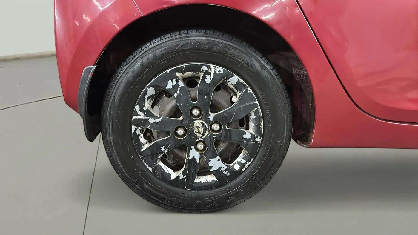 2018 Hyundai Eon MAGNA +, Petrol, Manual, 99,812 km, Right Rear Wheel