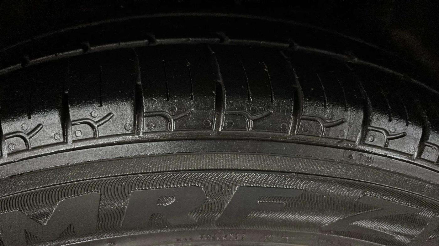 2018 Hyundai Eon MAGNA +, Petrol, Manual, 99,812 km, Left Rear Tyre Tread