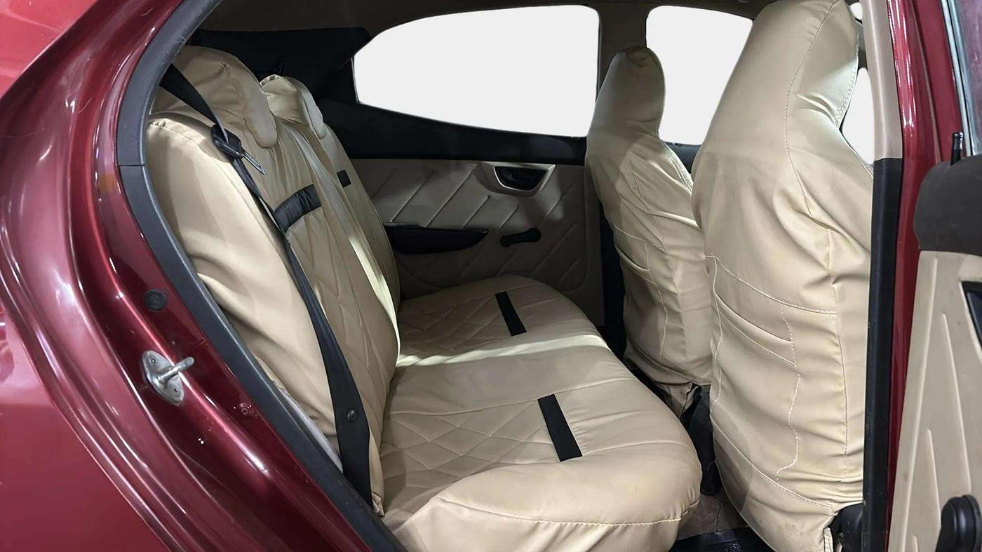 2018 Hyundai Eon MAGNA +, Petrol, Manual, 99,812 km, Right Side Rear Door Cabin