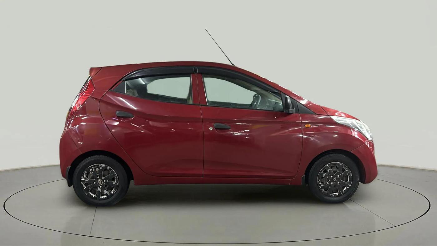 2018 Hyundai Eon MAGNA +, Petrol, Manual, 99,812 km, Right Side View