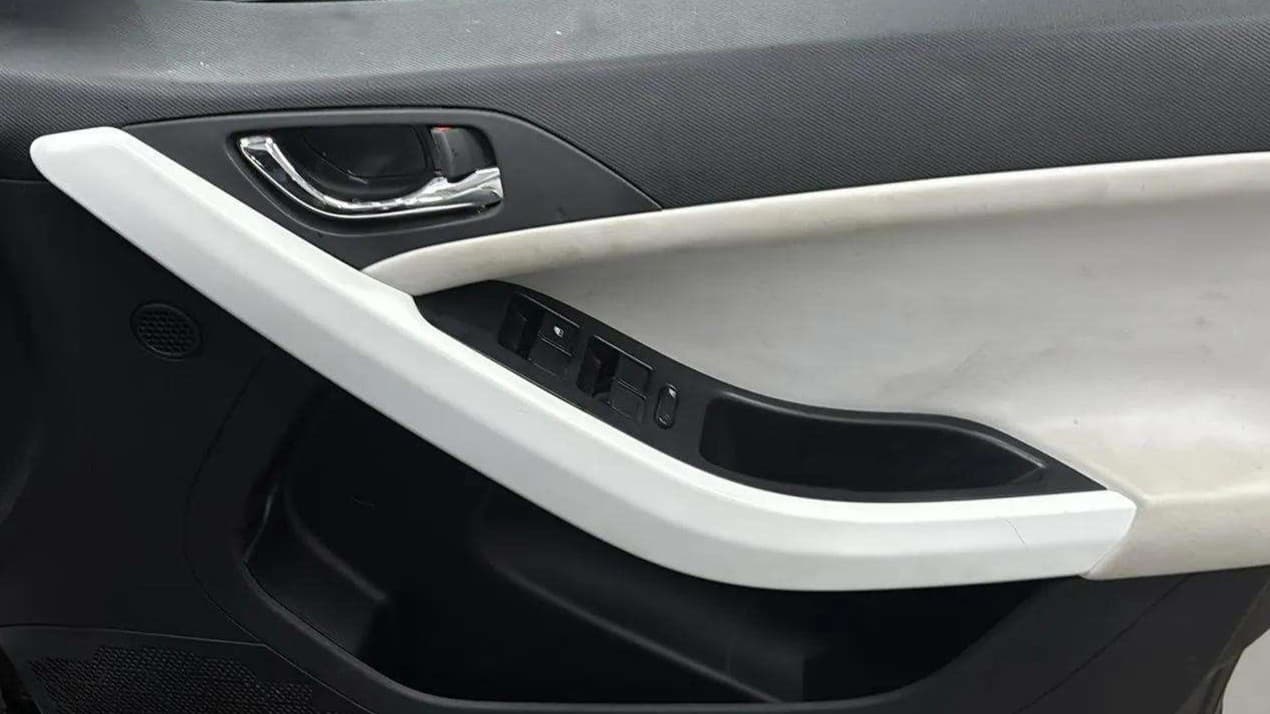 2024 Tata NEXON CREATIVE + AMT 1.5 DIESEL, Diesel, Automatic, 7,641 km, Driver Side Door Panels Control