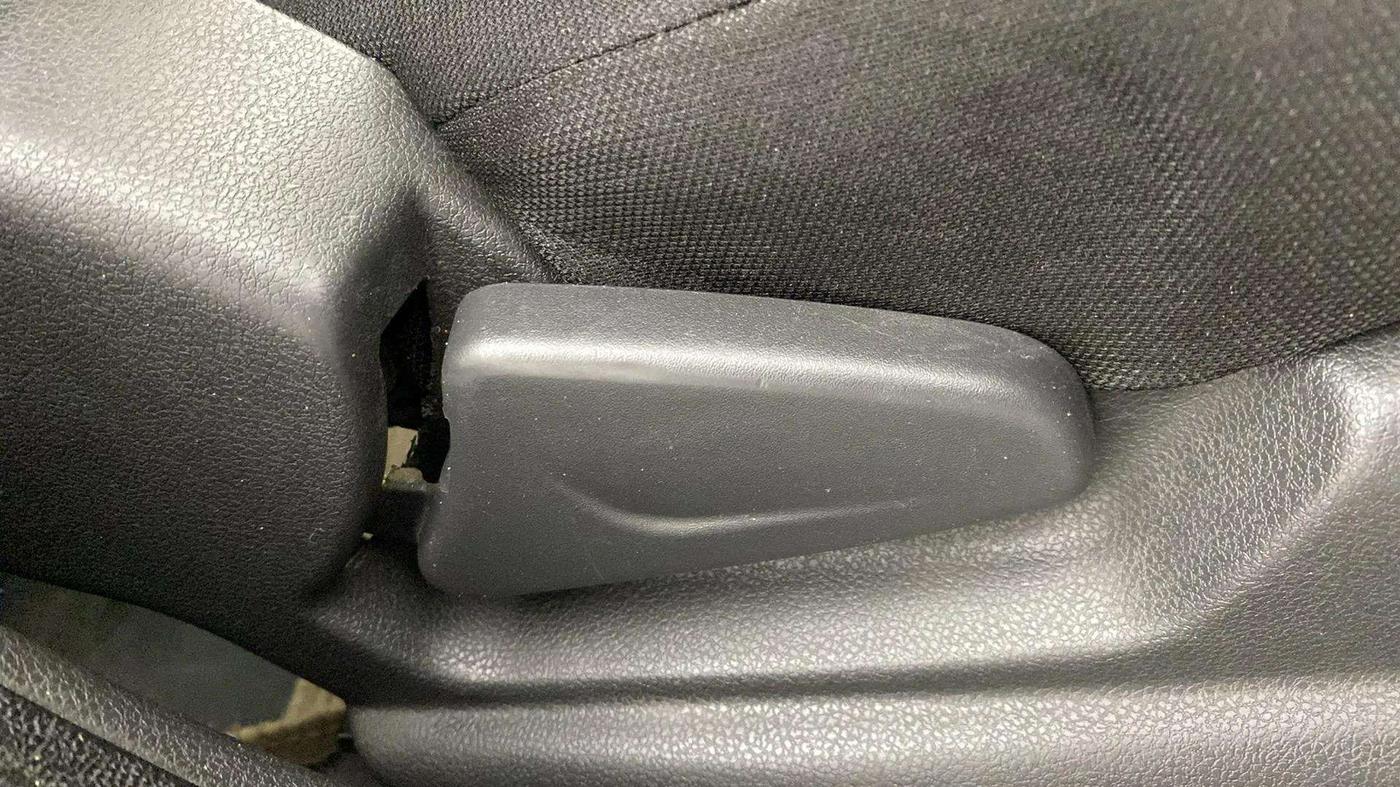 2016 Renault Kwid RXT 1.0, Petrol, Manual, 56,908 km, Driver Side Adjustment Panel