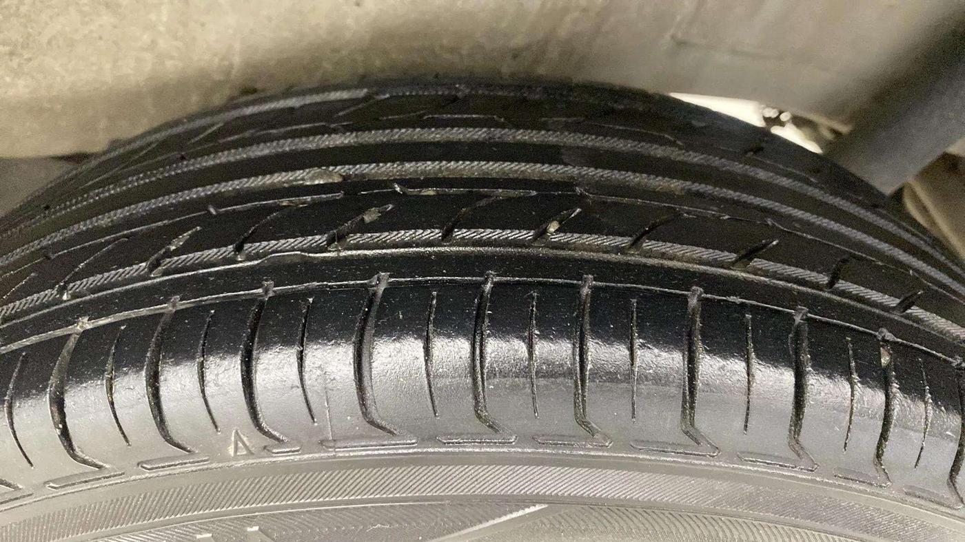 2014 Maruti Wagon R 1.0 LXI, Petrol, Manual, 51,441 km, Left Rear Tyre Tread