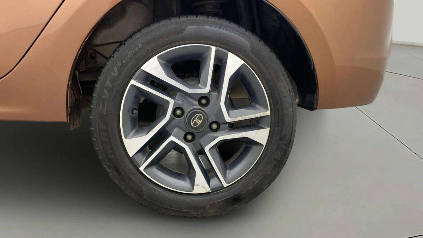 2017 Tata TIGOR XZ PETROL, Petrol, Manual, 77,079 km, Left Rear Wheel