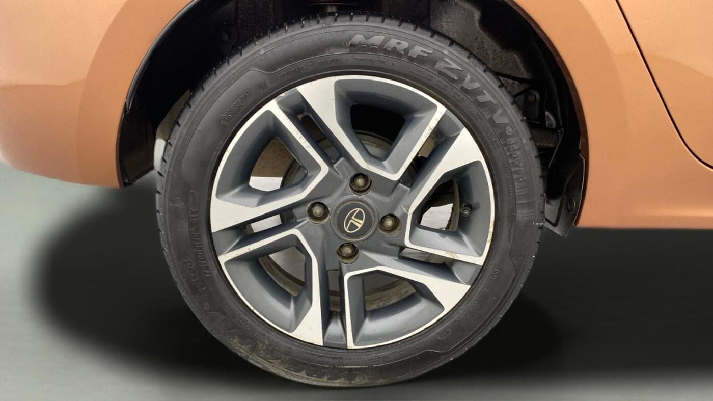 2017 Tata TIGOR XZ PETROL, Petrol, Manual, 77,079 km, Right Rear Wheel