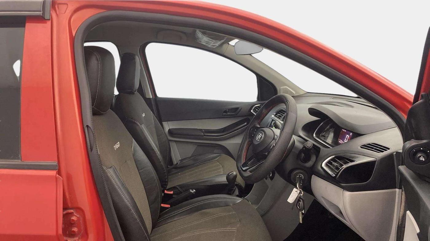 2020 Tata Tiago XT PETROL, Petrol, Manual, 30,112 km, Right Side Front Door Cabin