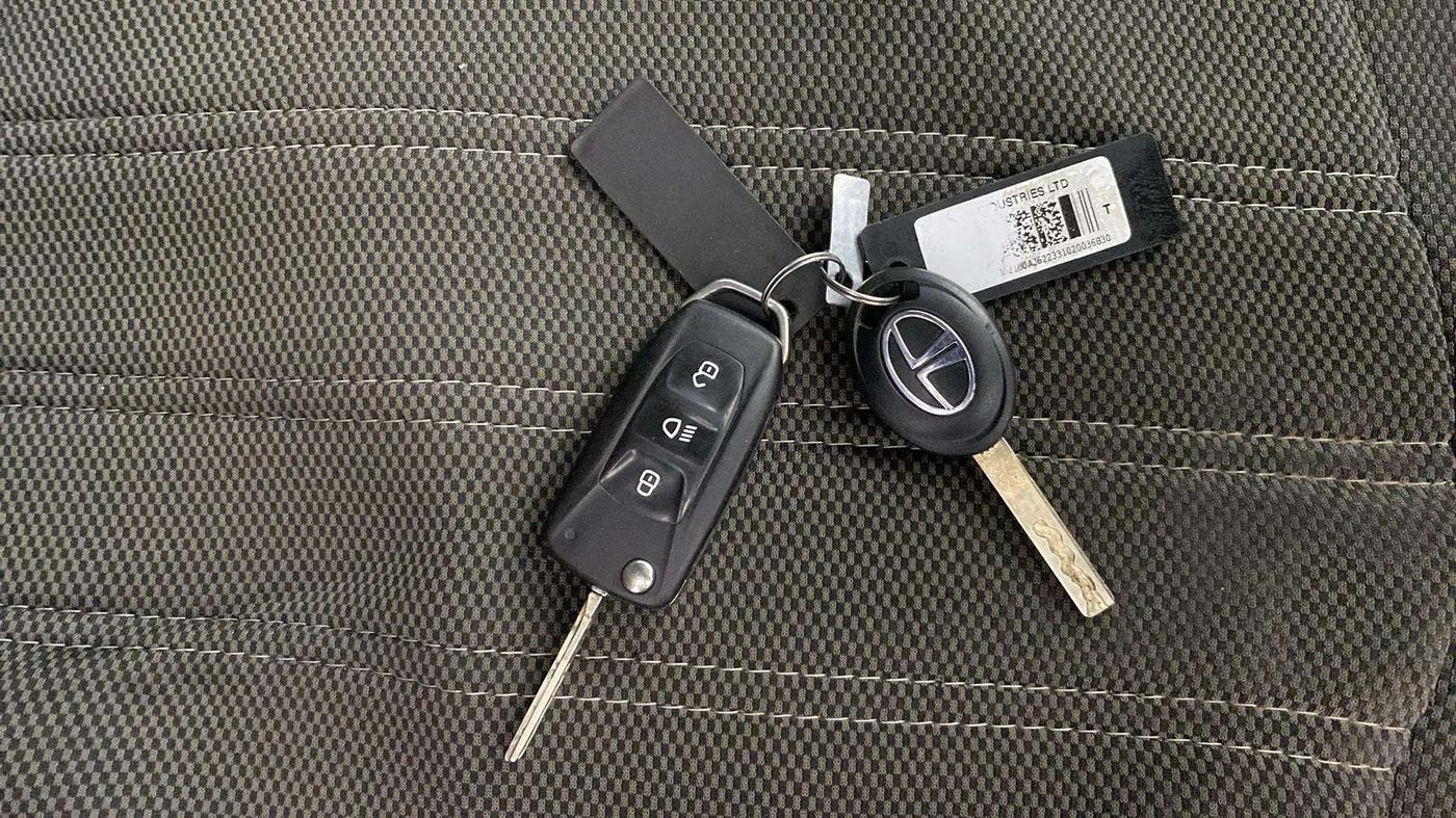 2020 Tata Tiago XT PETROL, Petrol, Manual, 30,112 km, Key Close Up