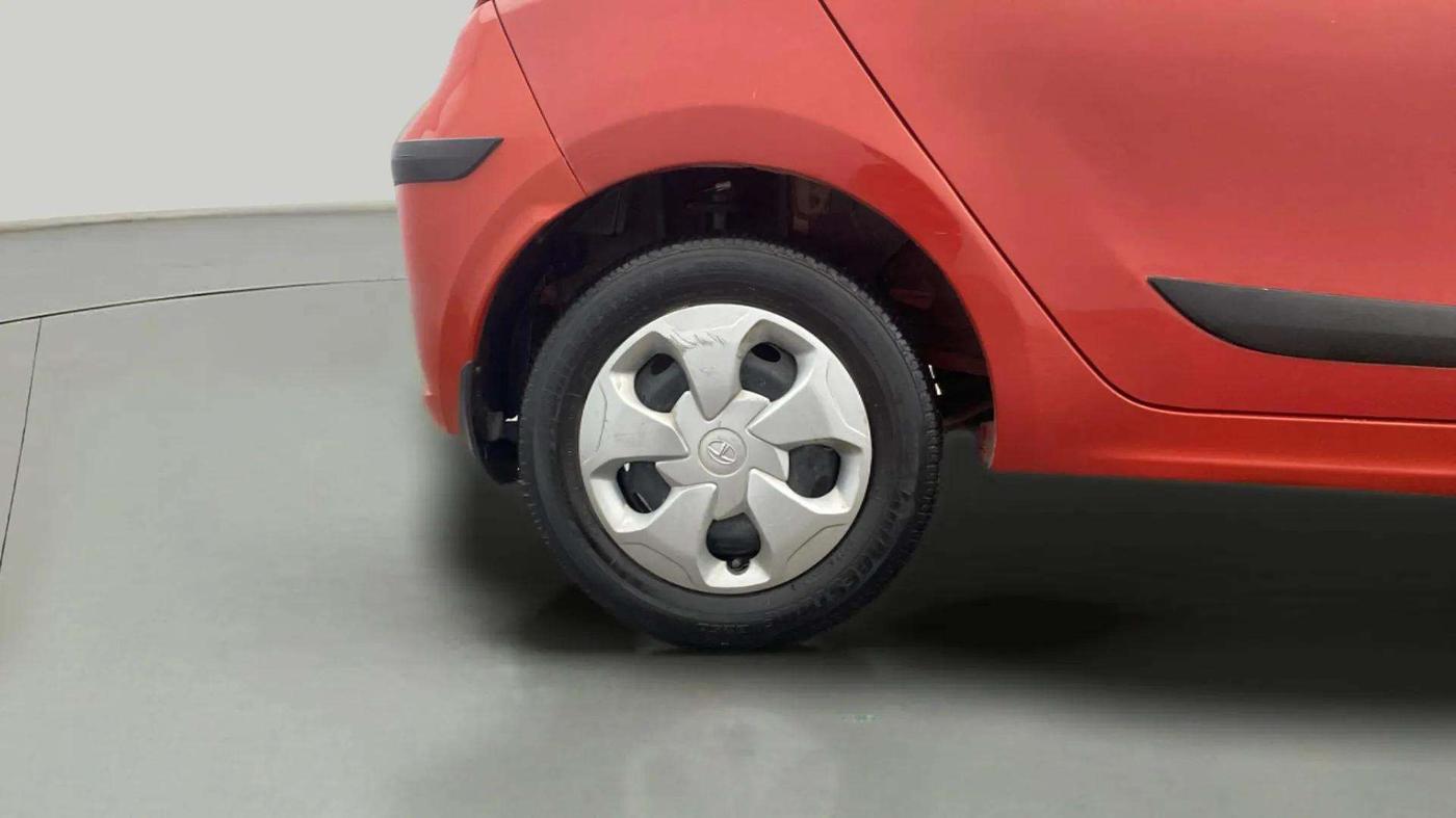 2020 Tata Tiago XT PETROL, Petrol, Manual, 30,112 km, Right Rear Wheel