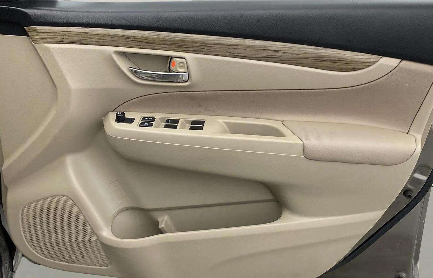 2020 Maruti Ciaz DELTA 1.5 SHVS MT PETROL, Petrol, Manual, 36,859 km, Driver Side Door Panels Control