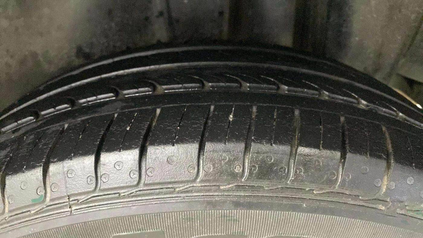 2020 Maruti Ciaz DELTA 1.5 SHVS MT PETROL, Petrol, Manual, 36,859 km, Left Rear Tyre Tread