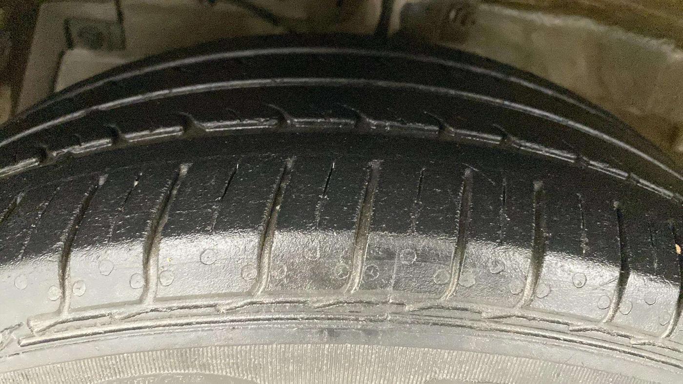 2020 Maruti Ciaz DELTA 1.5 SHVS MT PETROL, Petrol, Manual, 36,859 km, Left Front Tyre Tread