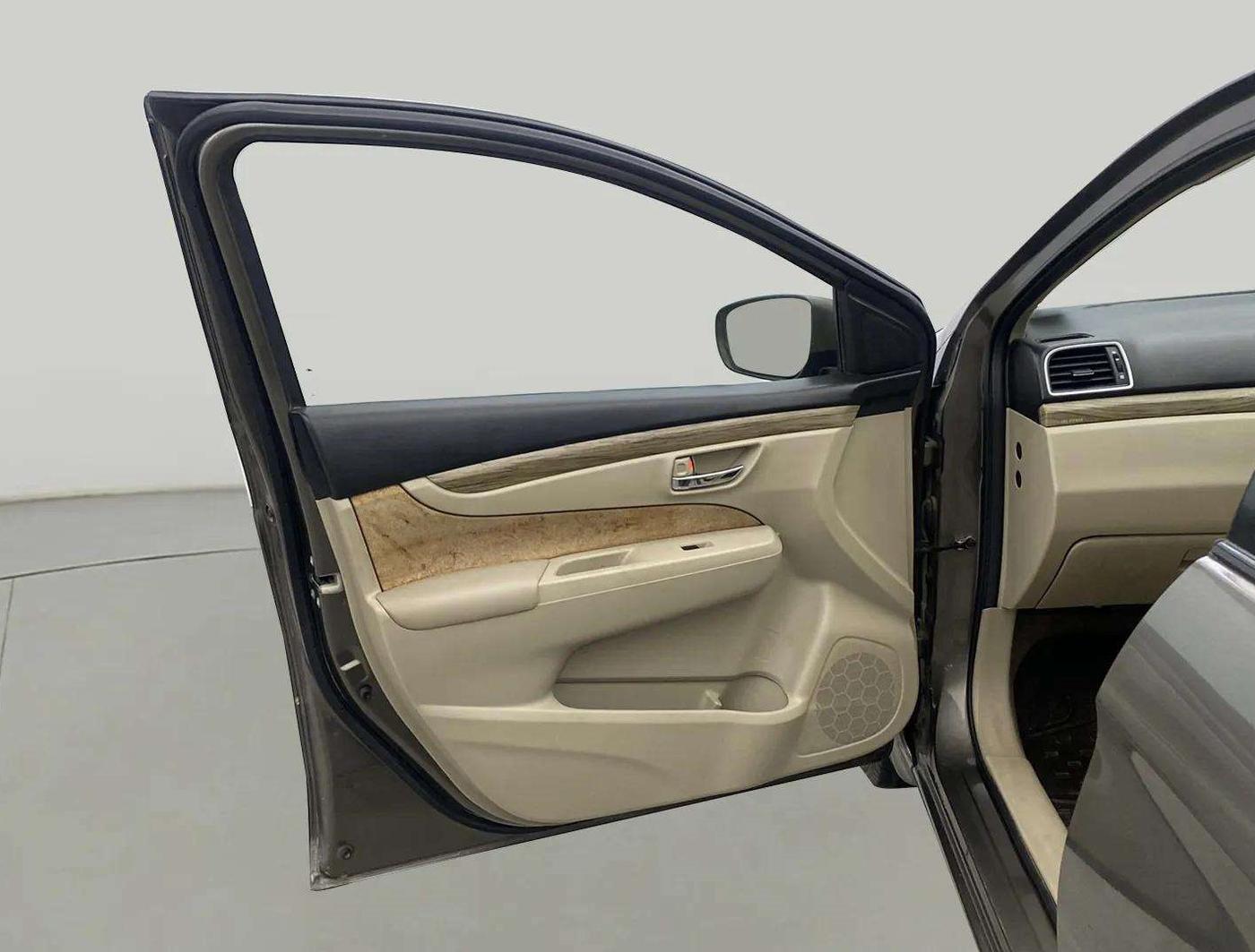 2020 Maruti Ciaz DELTA 1.5 SHVS MT PETROL, Petrol, Manual, 36,859 km, LHS Front Door
