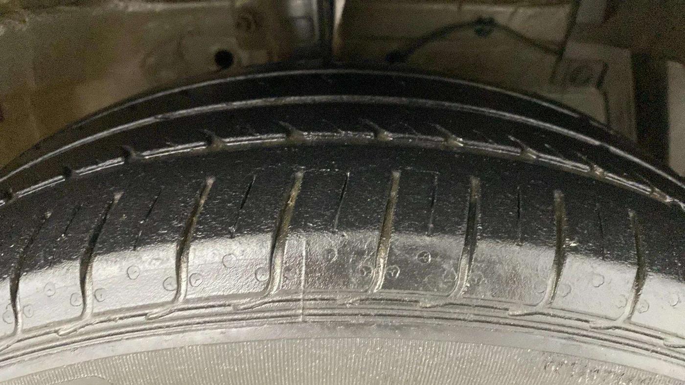2020 Maruti Ciaz DELTA 1.5 SHVS MT PETROL, Petrol, Manual, 36,859 km, Right Front Tyre Tread