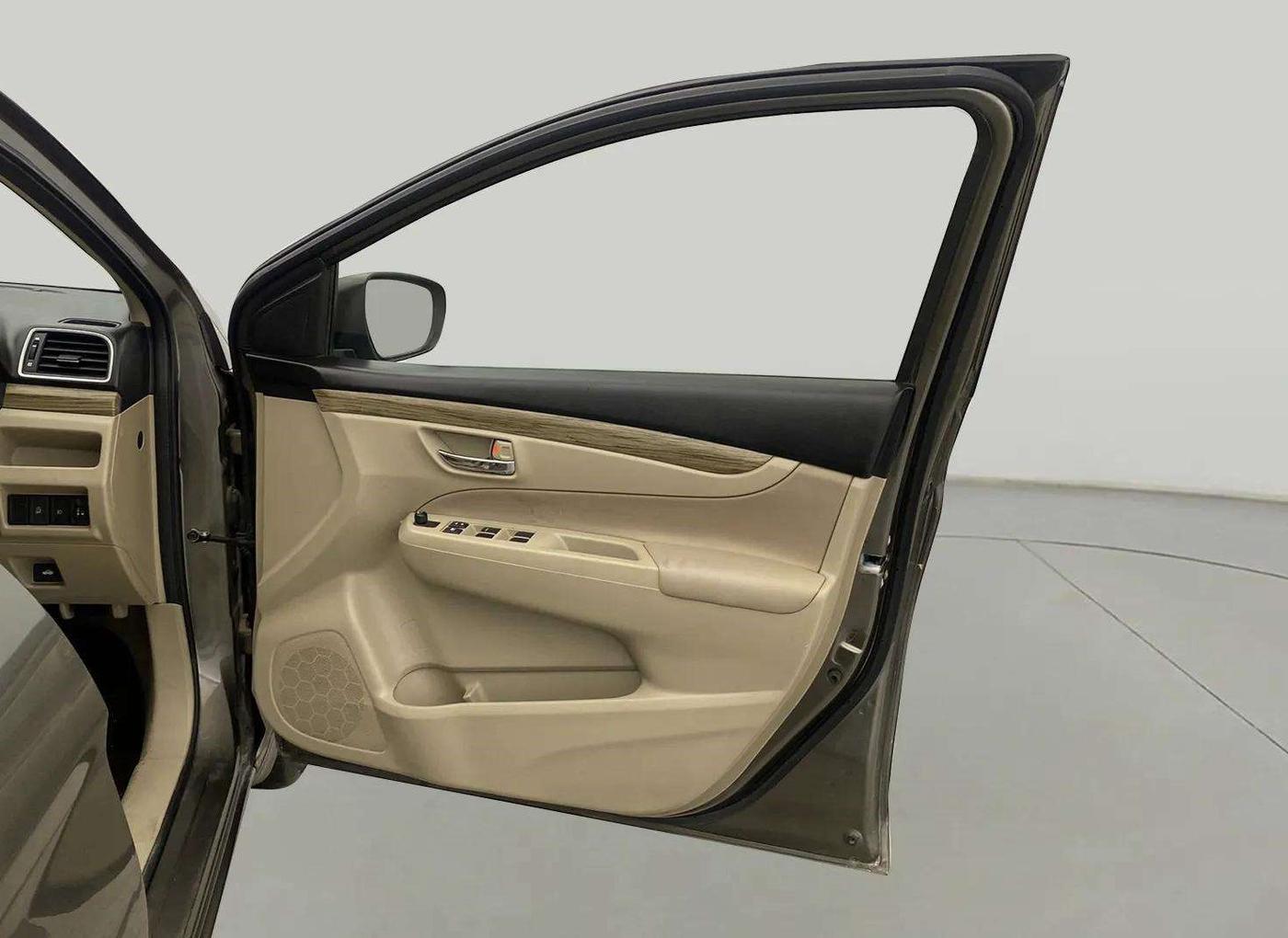 2020 Maruti Ciaz DELTA 1.5 SHVS MT PETROL, Petrol, Manual, 36,859 km, RHS Front Door