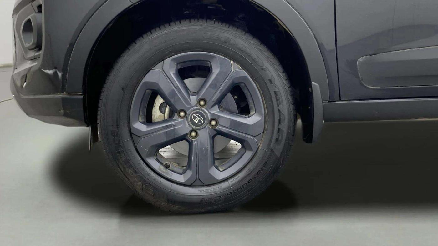 2022 Tata NEXON XZA PLUS PETROL DARK EDITION, Petrol, Automatic, 26,356 km, Left Front Wheel